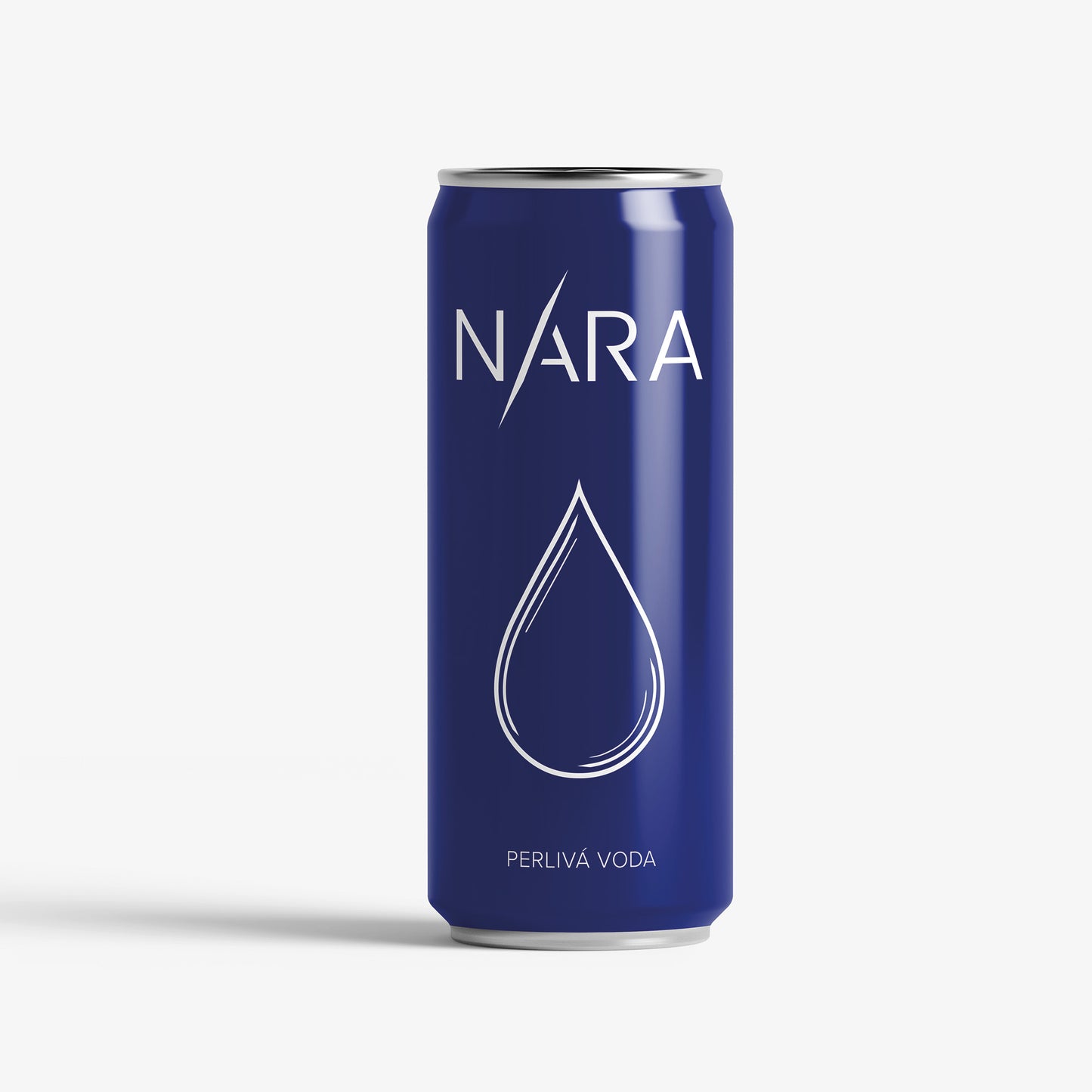 Elegantní 330ml plechovka perlivé vody Nara s minimalistickým designem.