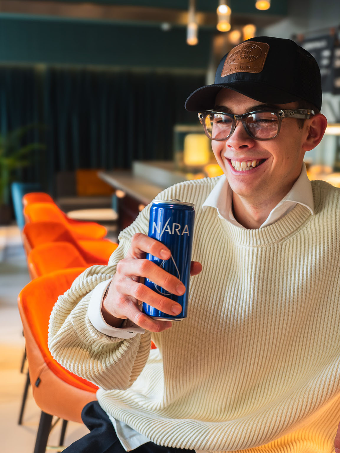 Nara Voda Nara Water Voda plechovce, Balená voda, Perlivá voda, Neperlivá voda, Minerální voda, Minerálka, Pramenitá voda, Water in a can, canned water, Still Water, bottled water, sparkling water, still water, purified water, spring water, water near me