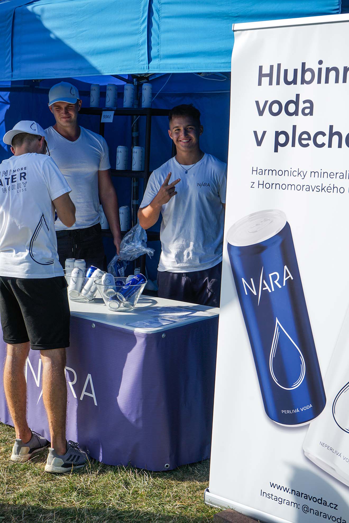 Nara Voda Nara Water Voda plechovce, Balená voda, Perlivá voda, Neperlivá voda, Minerální voda, Minerálka, Pramenitá voda, Water in a can, canned water, Still Water, bottled water, sparkling water, still water, purified water, spring water