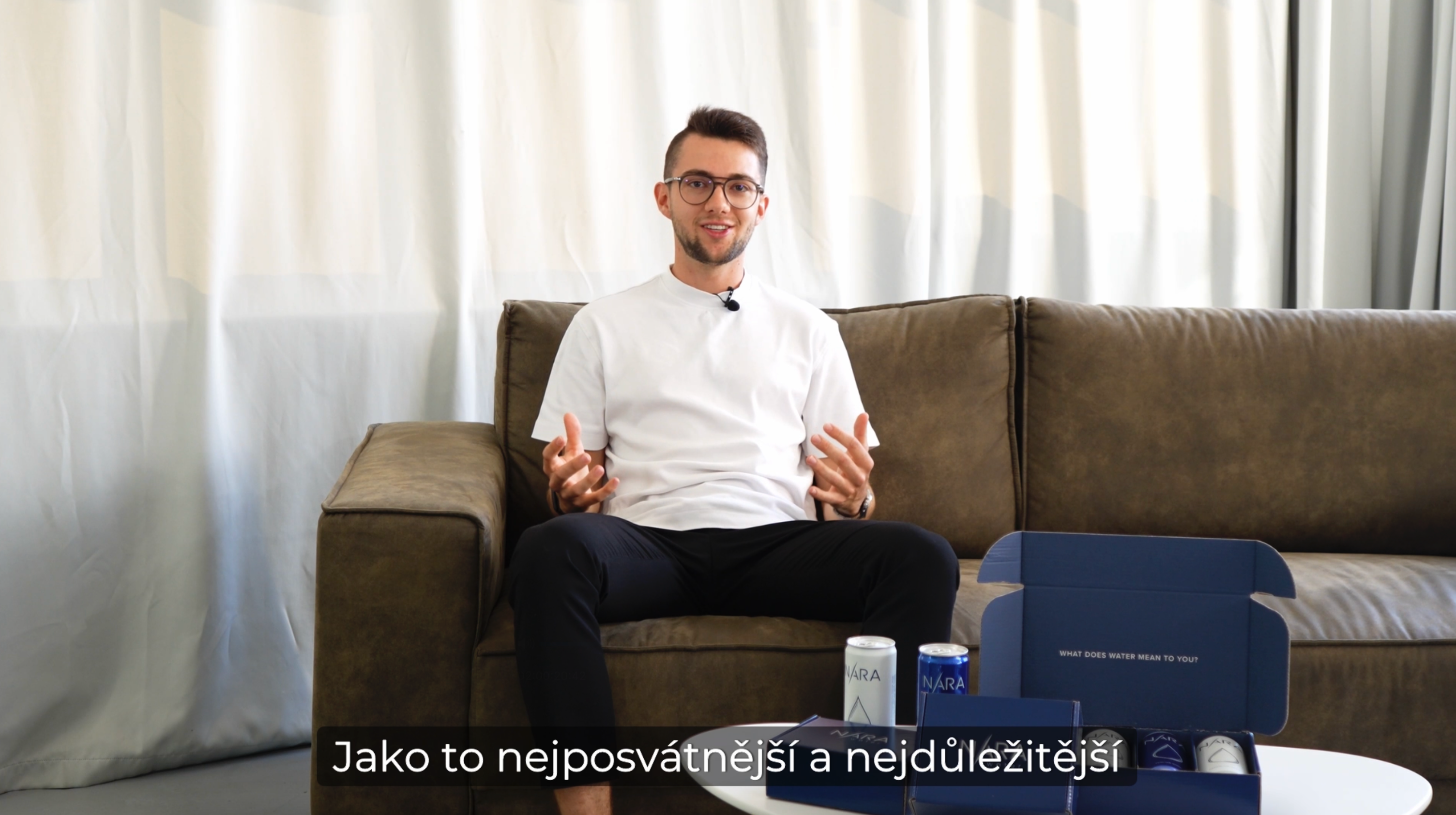 Načíst video: Patrik Keyř Patrik Rázga Nara Voda Nara Water Voda plechovce, Balená voda, Perlivá voda, Neperlivá voda, Minerální voda, Minerálka, Pramenitá voda, Water in a can, canned water, Still Water, bottled water, sparkling water, still water, purified water, spring water, water near me